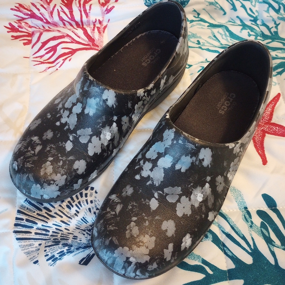Non skid crocs